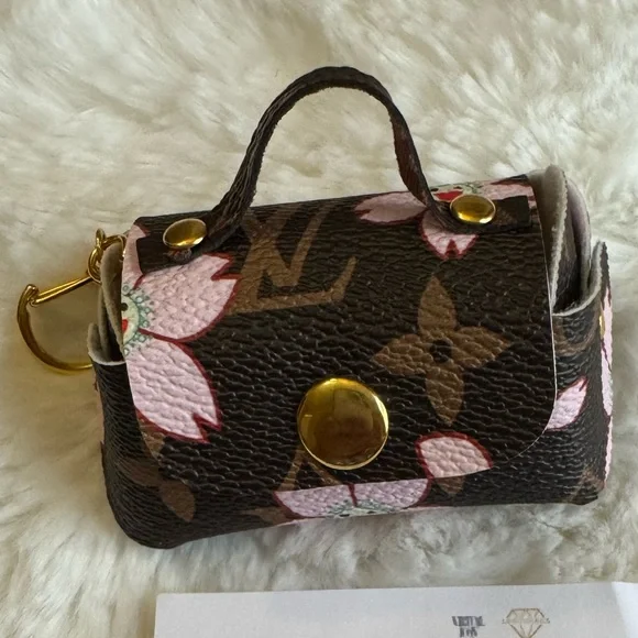 Handmade Louis Vuitton key holders - Picture 7 of 8